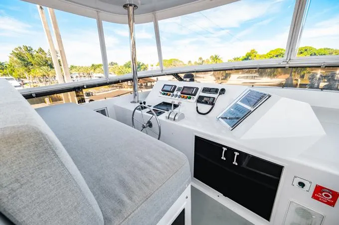 Lone Star Yacht Photos Pics Helm