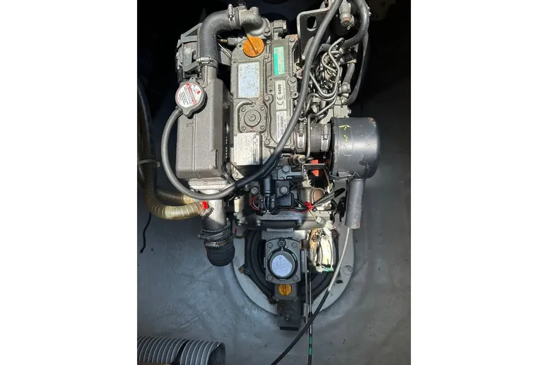 Alice Yacht Photos Pics Engine of 2015 Lagoon 380 S2 catamaran, detailed view.