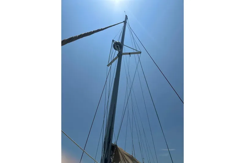 Alice Yacht Photos Pics Mast of 2015 Lagoon 380 S2 sailboat against clear blue sky.