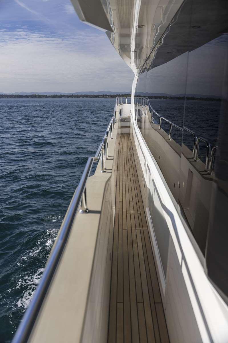 Yacht Photo 11