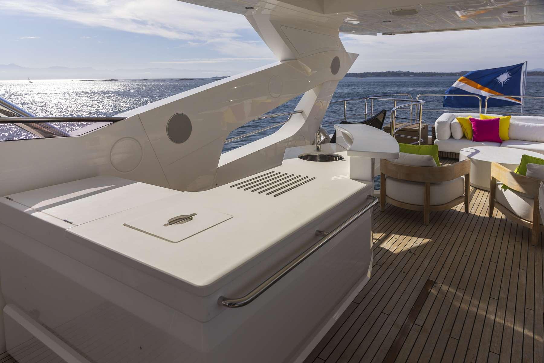 Yacht Photo 52