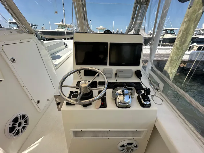  Yacht Photos Pics 2021 AmeraCat 27 Gen II DC boat helm with dual screens and controls.