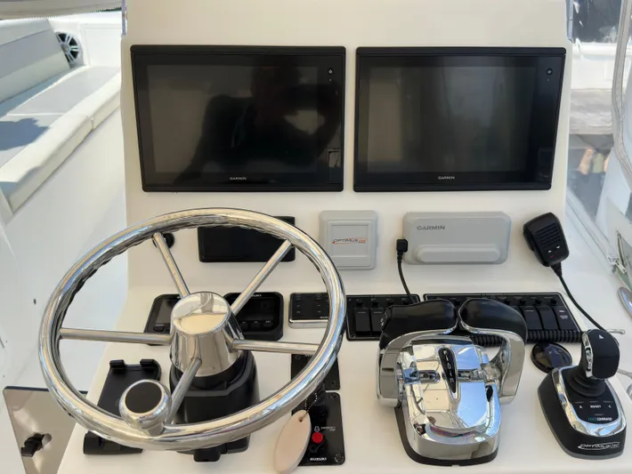  Yacht Photos Pics 2021 AmeraCat 27 Gen II DC helm with dual Garmin displays and chrome steering wheel.