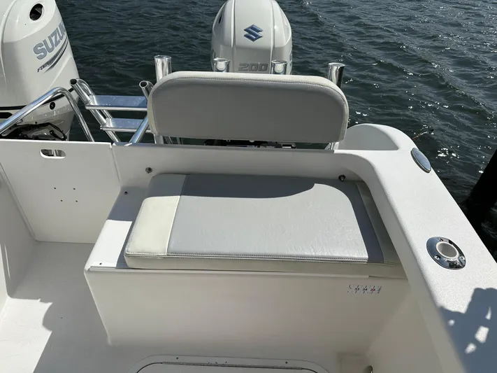  Yacht Photos Pics 2021 AmeraCat 27 Gen II DC boat with Suzuki outboard engines, featuring a cushioned seating area.