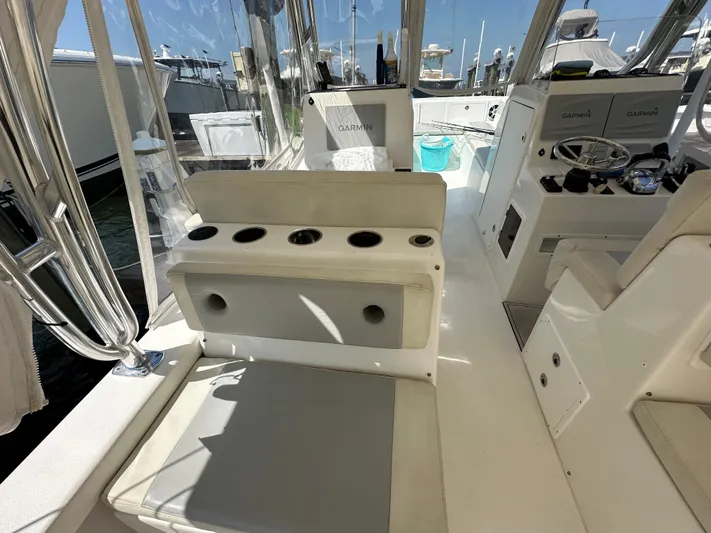  Yacht Photos Pics 2021 AmeraCat 27 Gen II DC boat interior with seating and steering console.
