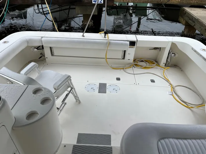 Tin Cup Yacht Photos Pics 2001 Sea Ray 340 Amberjack boat deck with seating and storage compartments.