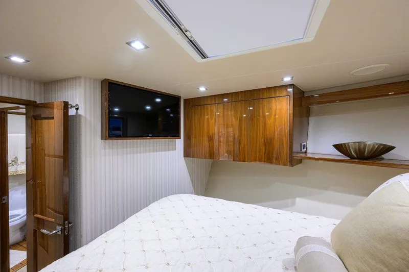 Knot Again Yacht Photos Pics Viking 72 Knot Again - Forward Stateroom