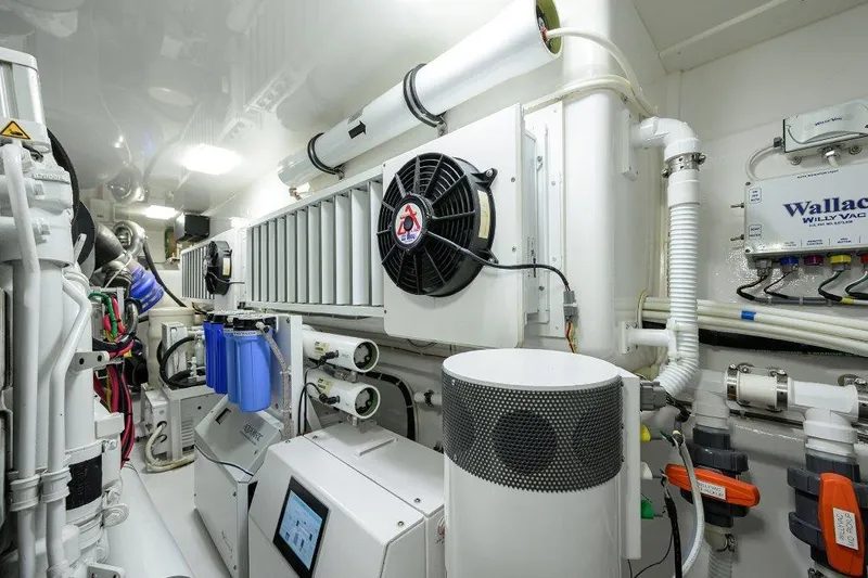 Knot Again Yacht Photos Pics Viking 72 Knot Again - Engine Room