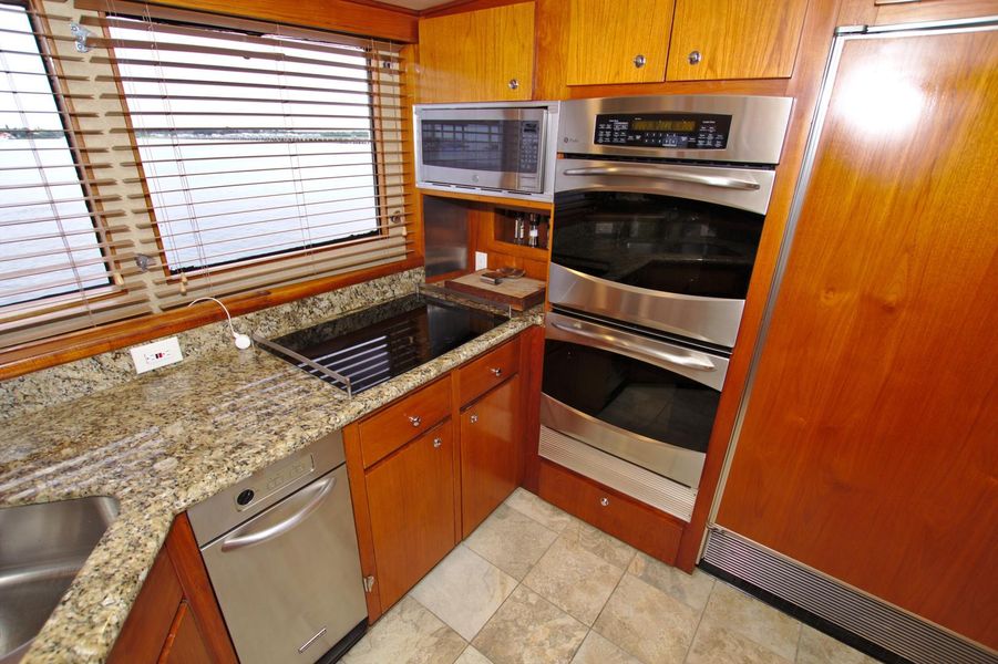 1986 Stephens Enclosed Pilothouse MY