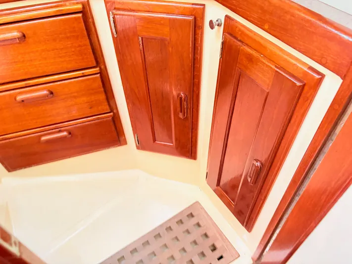 Endeavor Yacht Photos Pics 