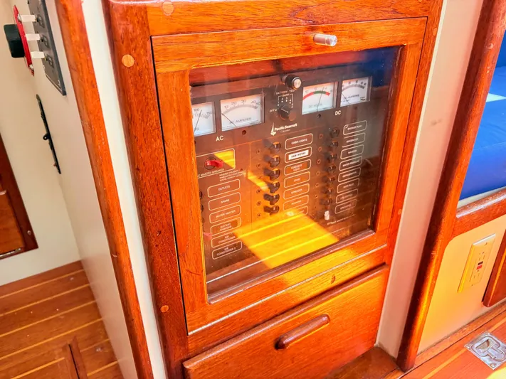 Endeavor Yacht Photos Pics 