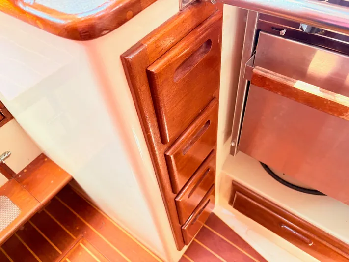 Endeavor Yacht Photos Pics 