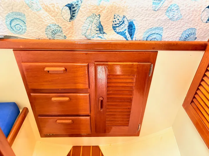 Endeavor Yacht Photos Pics 