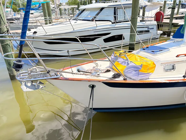 Endeavor Yacht Photos Pics 