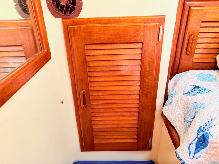 Endeavor Yacht Photos Pics 