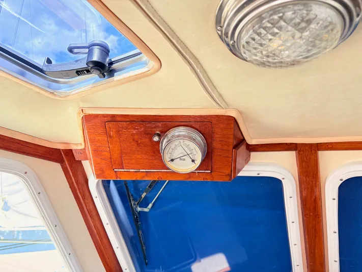 Endeavor Yacht Photos Pics 