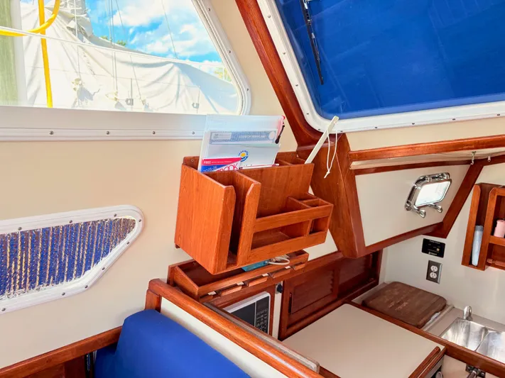 Endeavor Yacht Photos Pics 