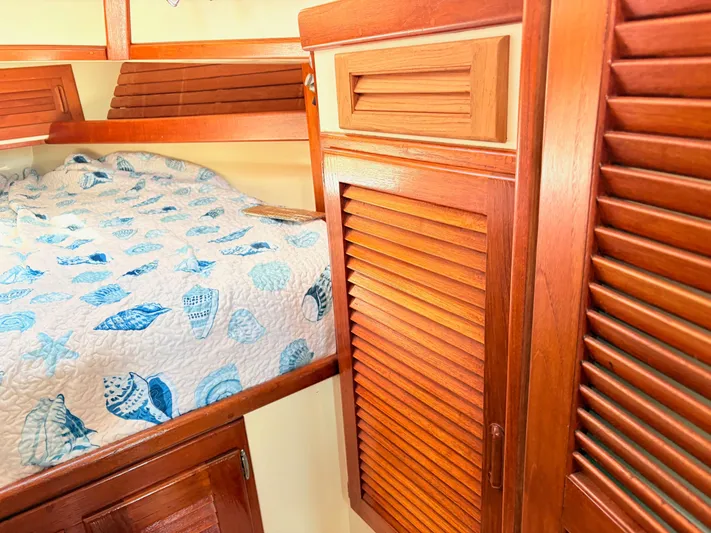 Endeavor Yacht Photos Pics 