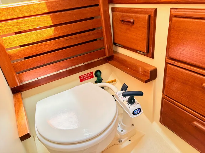 Endeavor Yacht Photos Pics 