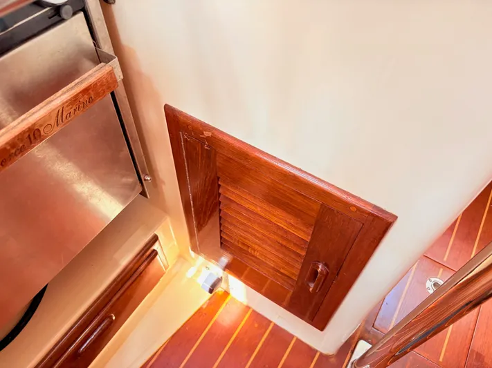 Endeavor Yacht Photos Pics 