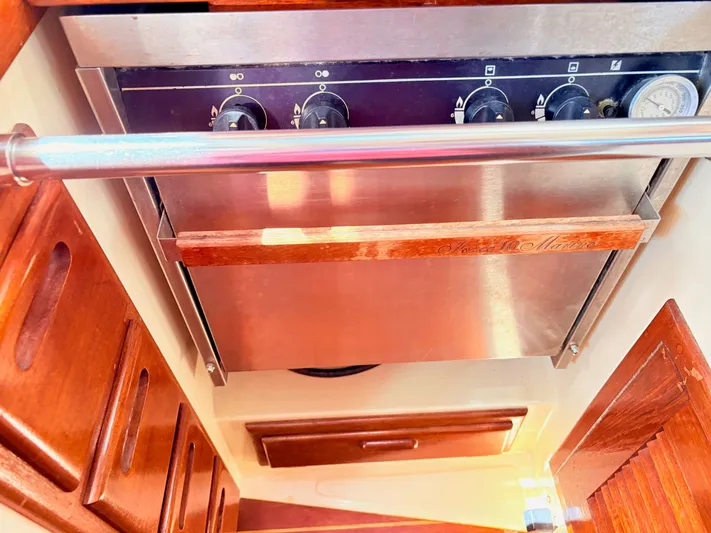 Endeavor Yacht Photos Pics 