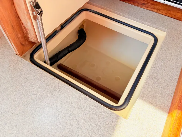 Endeavor Yacht Photos Pics 