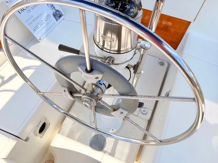 Endeavor Yacht Photos Pics 