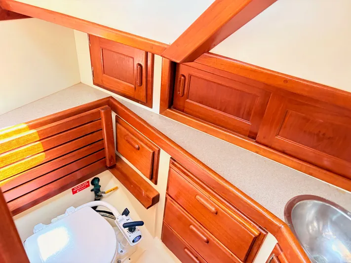 Endeavor Yacht Photos Pics 