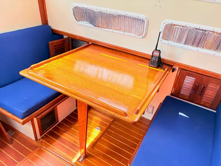 Endeavor Yacht Photos Pics 