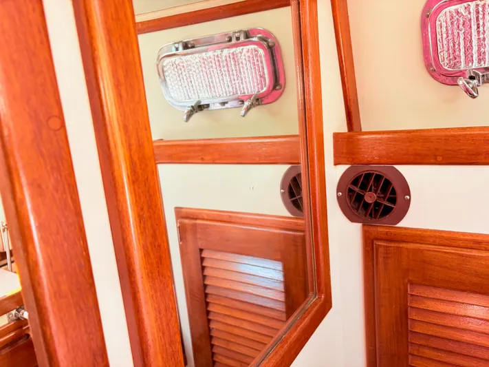 Endeavor Yacht Photos Pics 