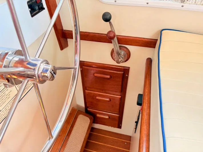 Endeavor Yacht Photos Pics 