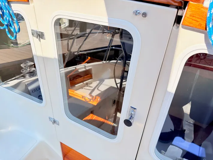 Endeavor Yacht Photos Pics 