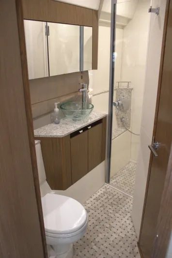 Merrily Ann Yacht Photos Pics VIP Head / Shower