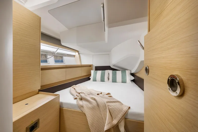 Hanse 588 Yacht Photos Pics 