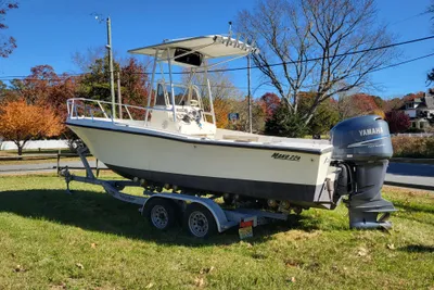 Mako 224 Center Console