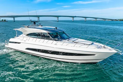 Riviera 5400 Sport Yacht Platinum Edition