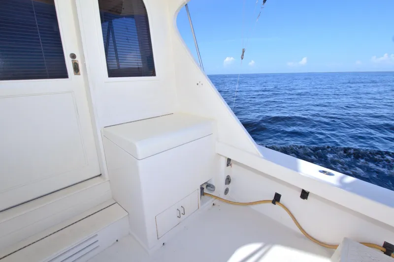 Fishin Post Yacht Photos Pics 1990 Post 44 Sport Fisherman boat deck with ocean view.