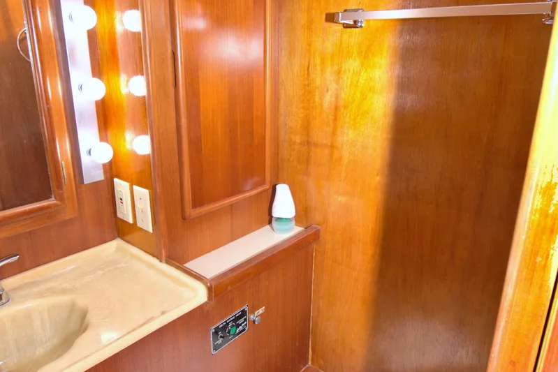 Fishin Post Yacht Photos Pics 1990 Post 44 Sport Fisherman bathroom with wooden cabinetry and vanity lighting.