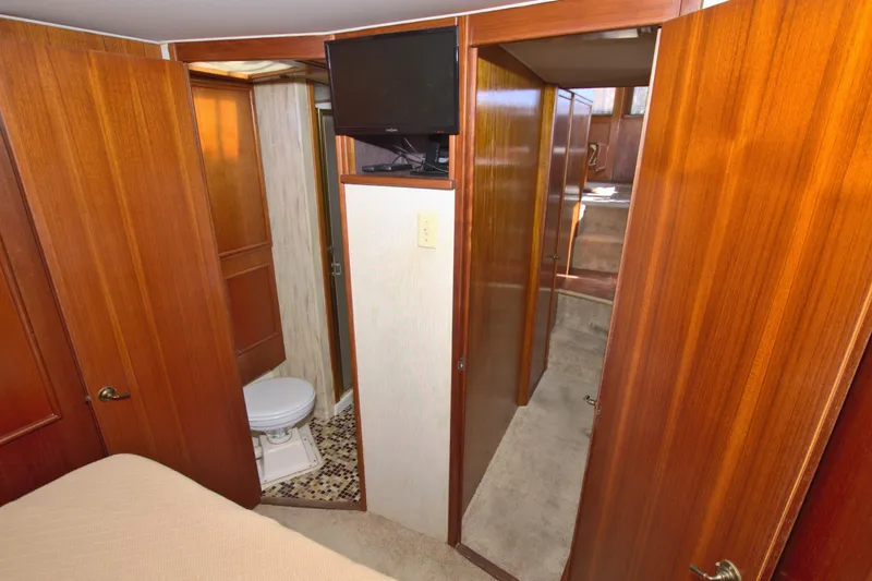 Fishin Post Yacht Photos Pics 1990 Post 44 Sport Fisherman interior with wood paneling, bathroom, and TV.
