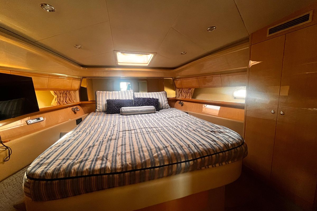 2004 Ferretti Yachts 53 