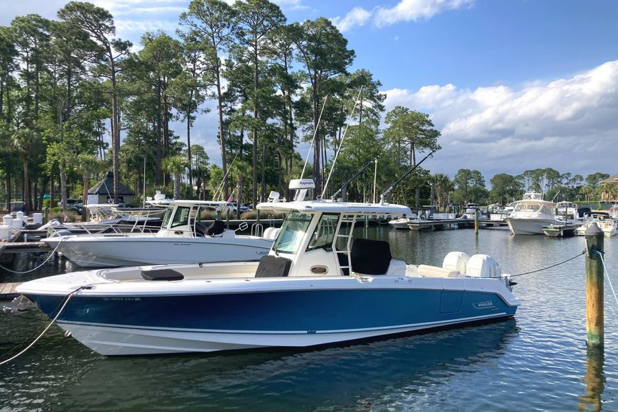 2017 Boston Whaler 330 Outrage