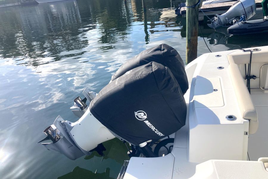 2017 Boston Whaler 330 Outrage