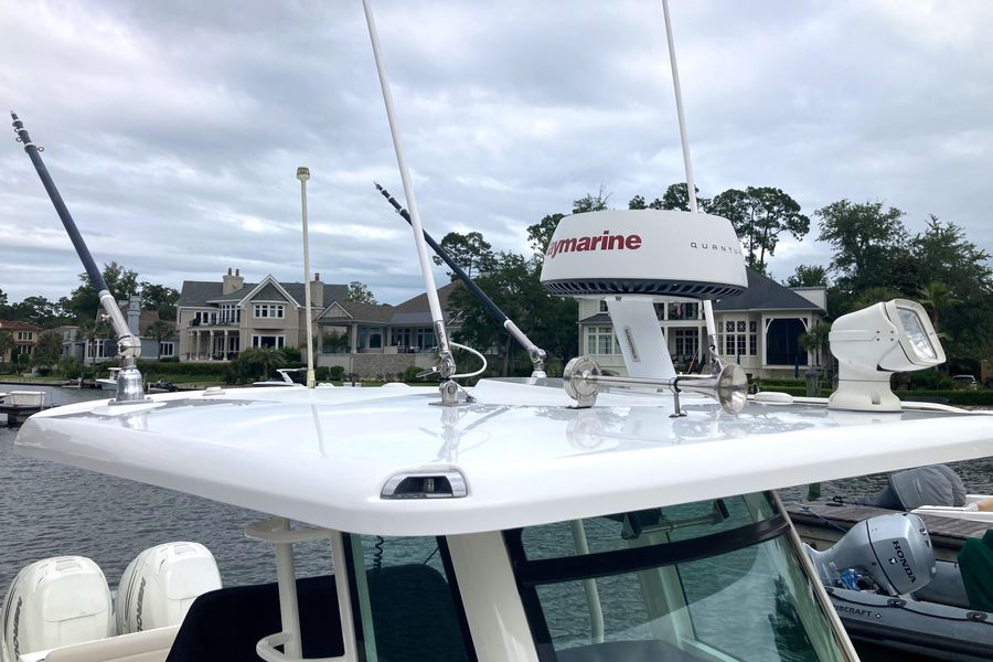 2017 Boston Whaler 330 Outrage