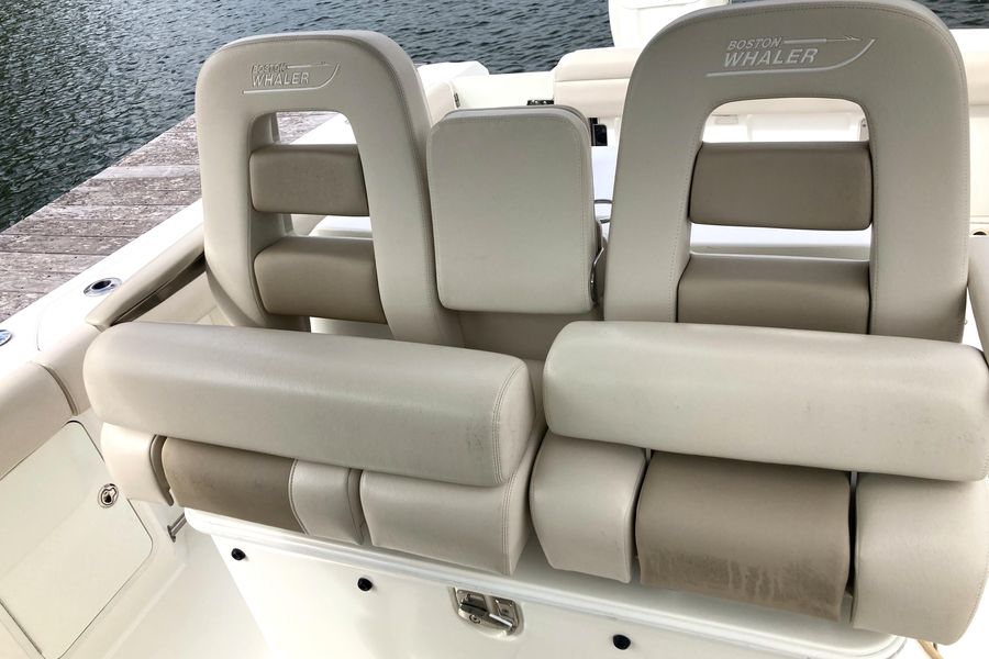 2017 Boston Whaler 330 Outrage