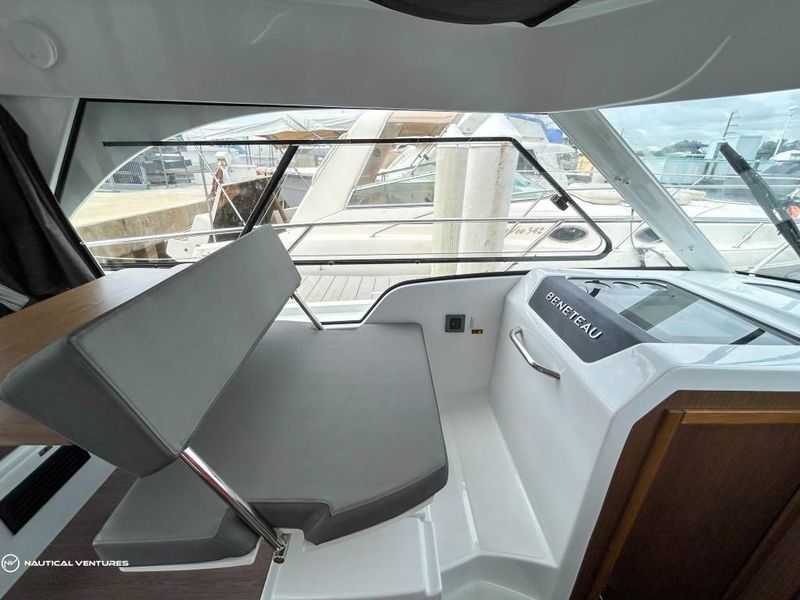 2022 Beneteau America Antares 9