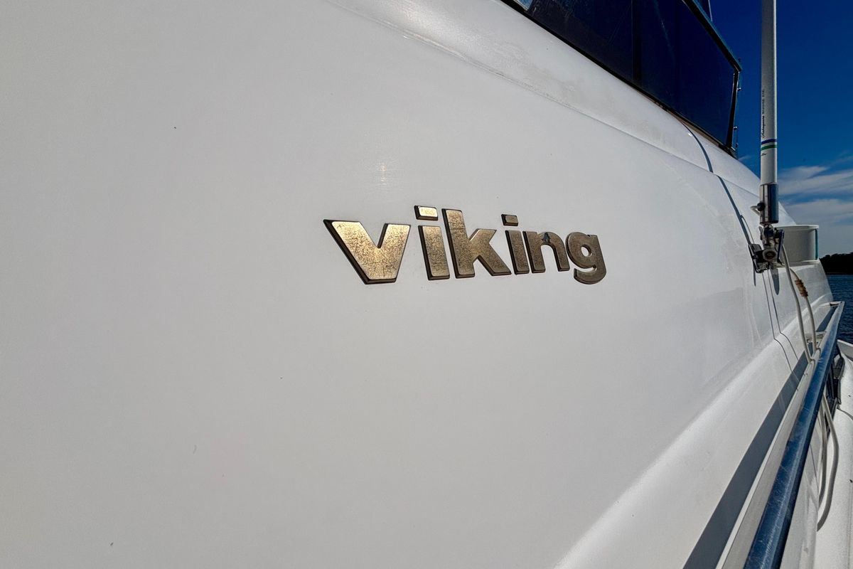 2004 Viking Princess 61 