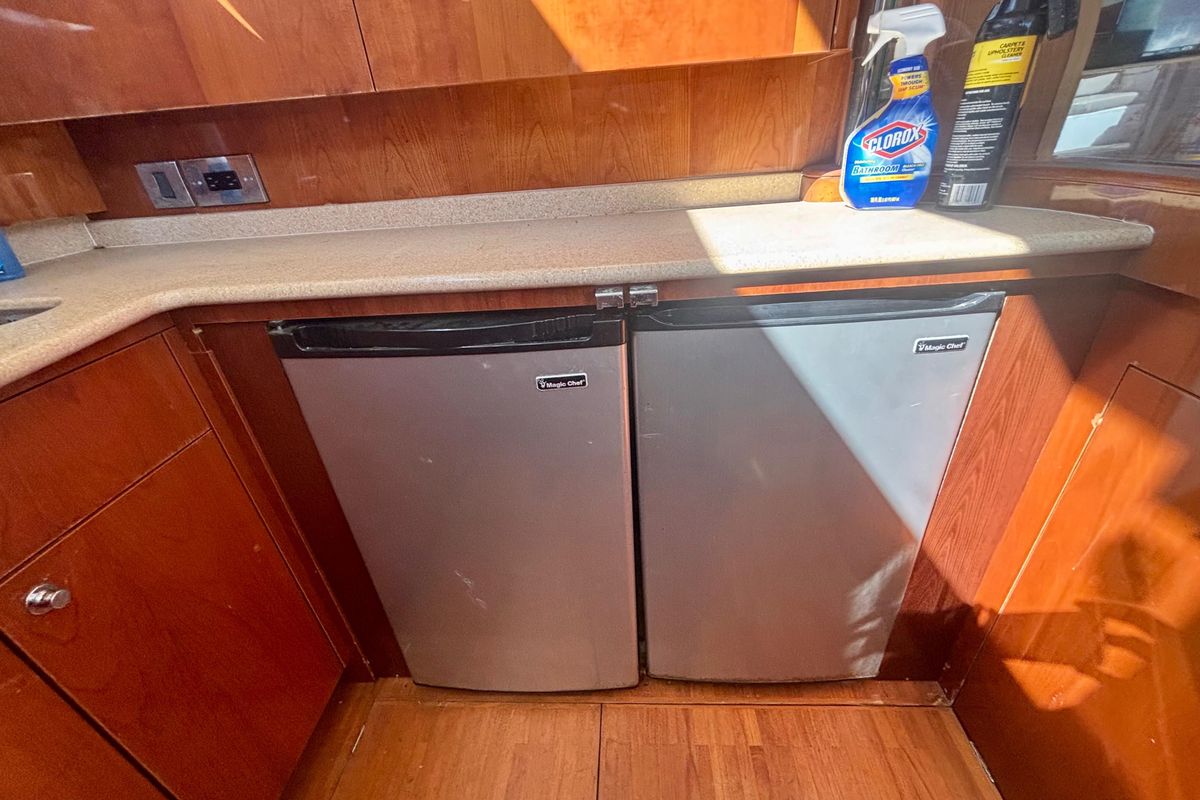 2004 Viking Princess 61 