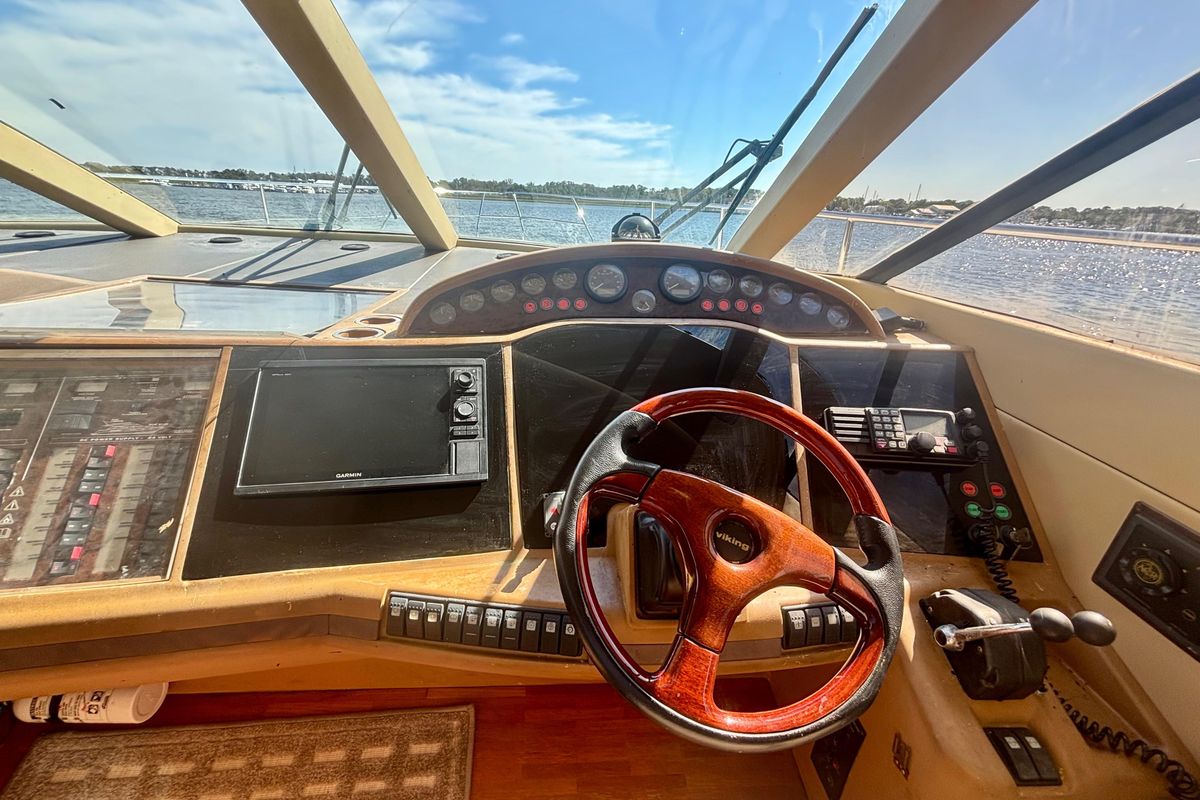 2004 Viking Princess 61 