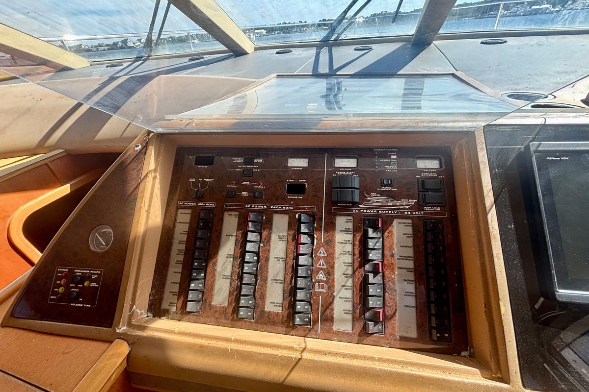 2004 Viking Princess 61 