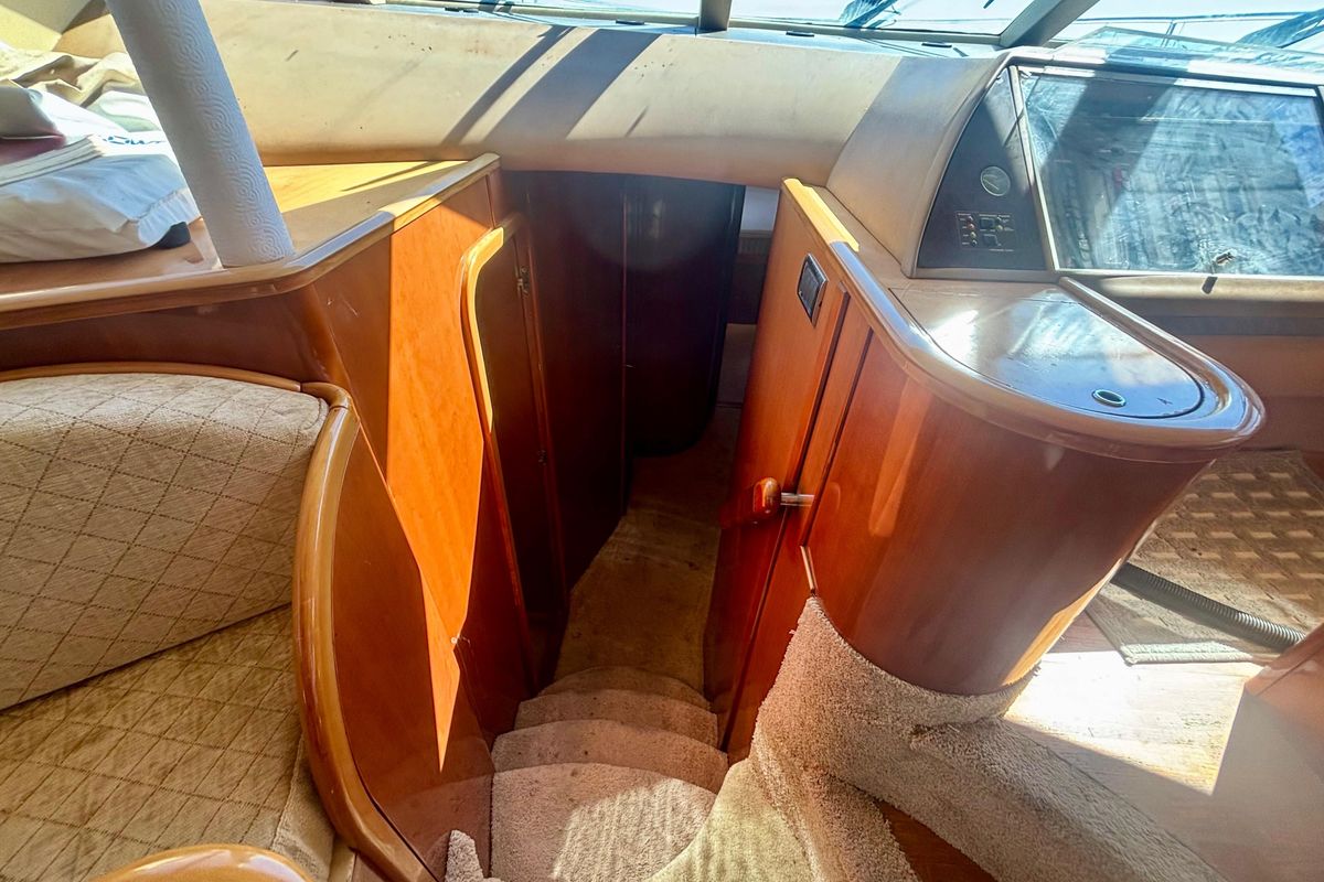 2004 Viking Princess 61 